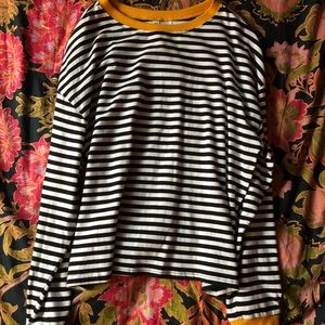 Black & white striped semi-cropped crew neck